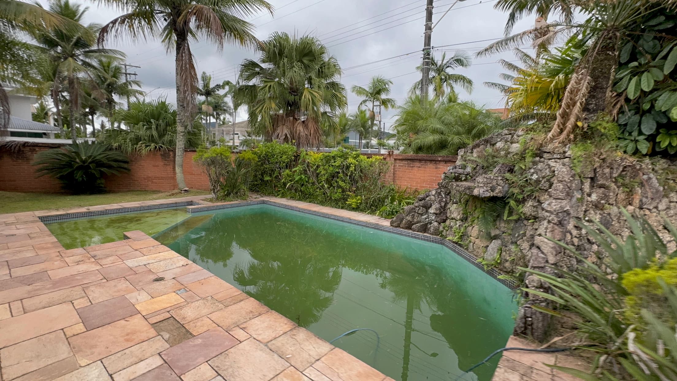Casa em terreno de 548m² em Leilão — Rua 77 ou Av. Manoel Alexandre, nº 2520, Jardim Acapulco, Guarujá