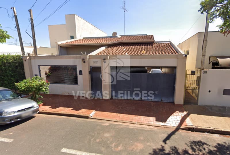 Casa em leilão judicial em Jardim Alvorada, Barretos — Rua 38, nº 61