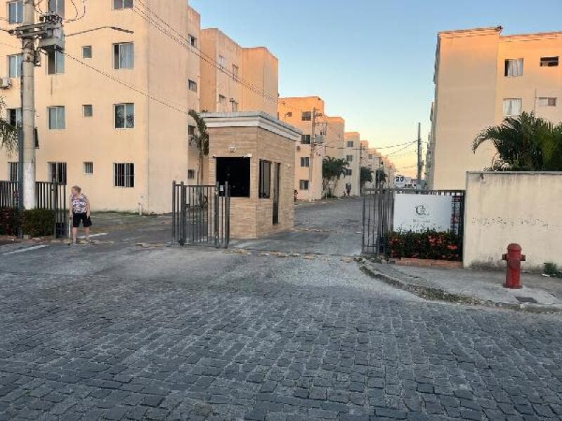 Apartamento em leilão extrajudicial em Parque Jóquei Club, Campos dos Goytacazes — Rua Julio Barcelos, nº 378 Apto. 402, Bl 27