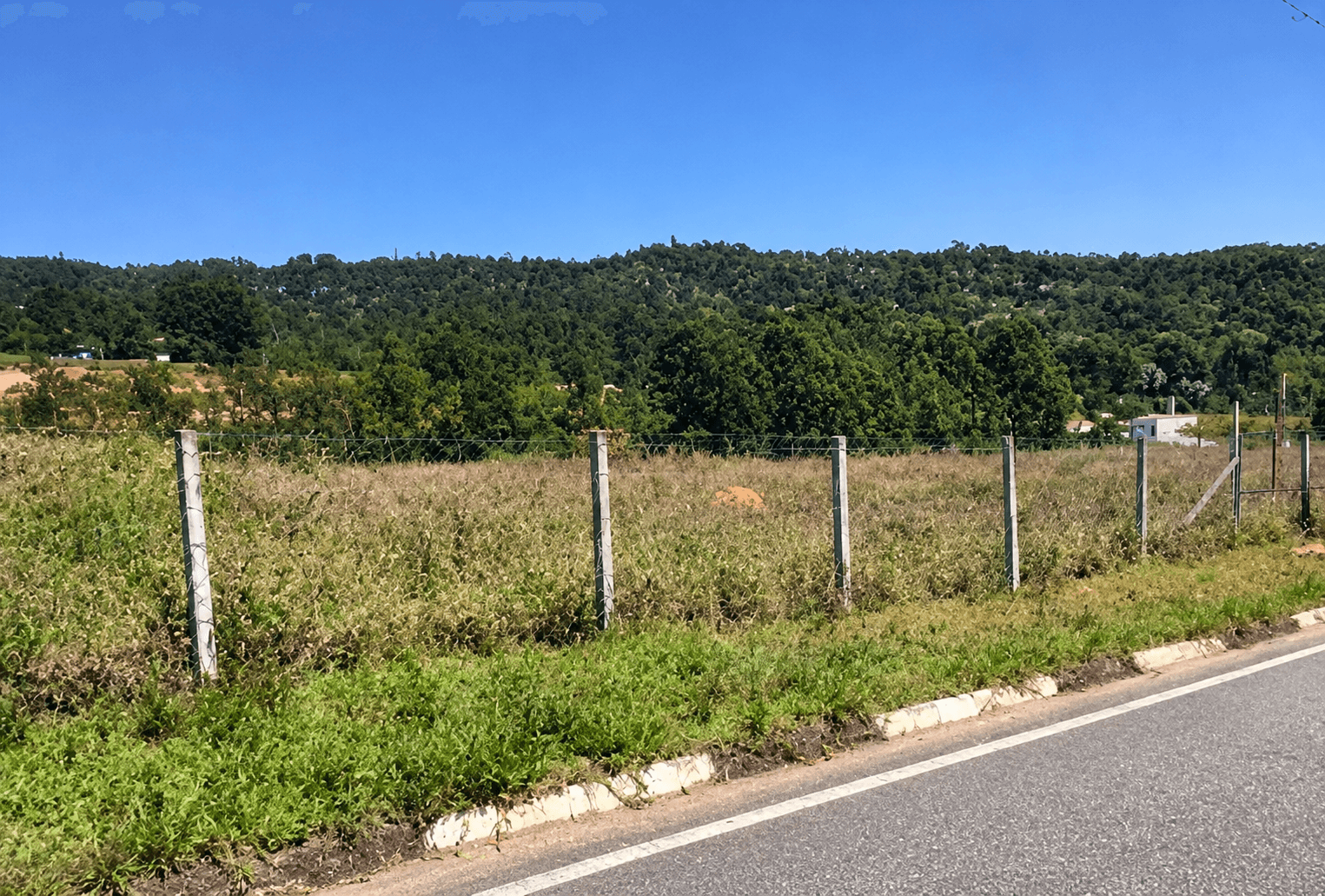 Terreno em leilão extrajudicial em Colinas da Anhangüera, Santana de Parnaíba — Avenida Honório Álvares Penteado, s/n