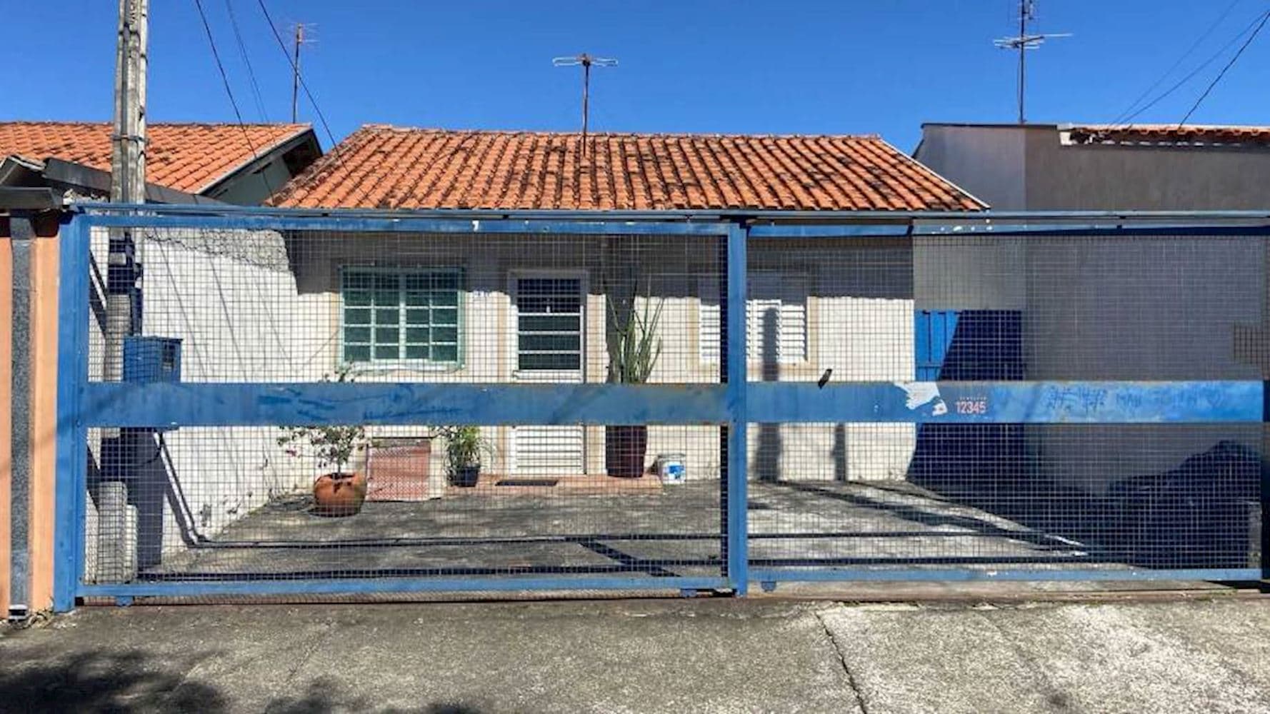 Casa em leilão extrajudicial em Piracangaguá, Taubaté — Rua Therezinha de Jesus Pereira, 46