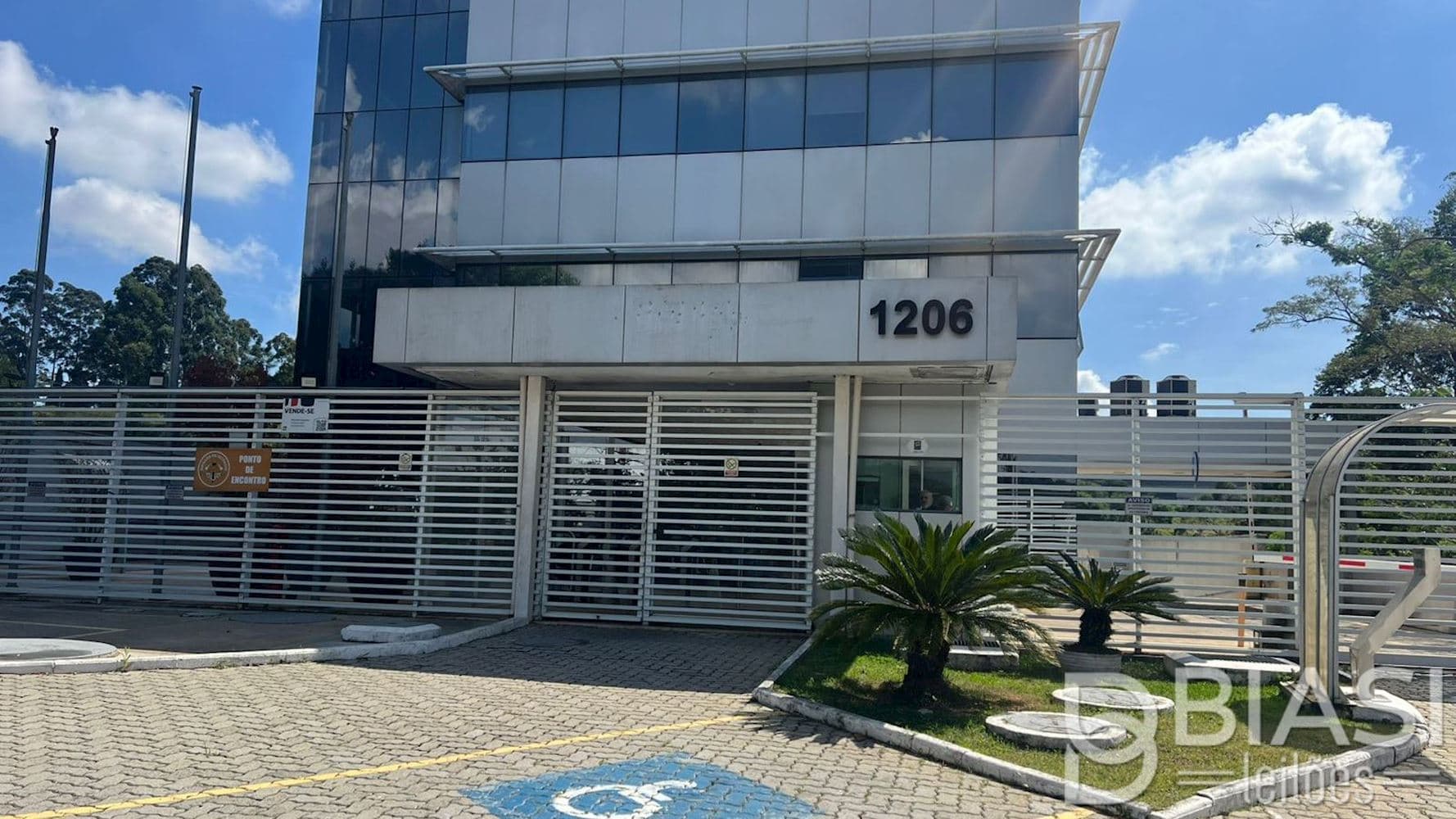 Comercial em leilão extrajudicial em Colinas da Anhangüera, Santana de Parnaíba — Alameda Europa, 1206