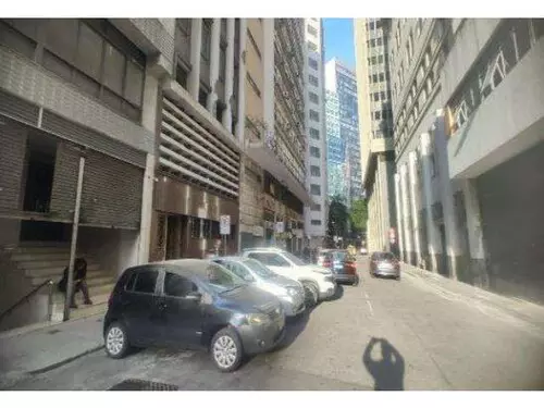 Comercial em leilão extrajudicial em Centro, Rio de Janeiro — Rua Beneditinos, 16 - Sala 301