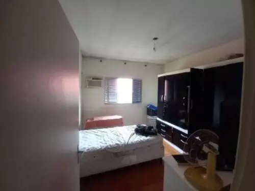 Casa em leilão extrajudicial em Esplanada dos Barreiros, São Vicente — Rua Nicolau Patrício Moreira, 121