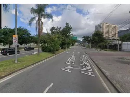 Comercial em leilão extrajudicial em Barra da Tijuca, Rio de Janeiro — Avenida Embaixador Abelardo Bueno, nº 3300