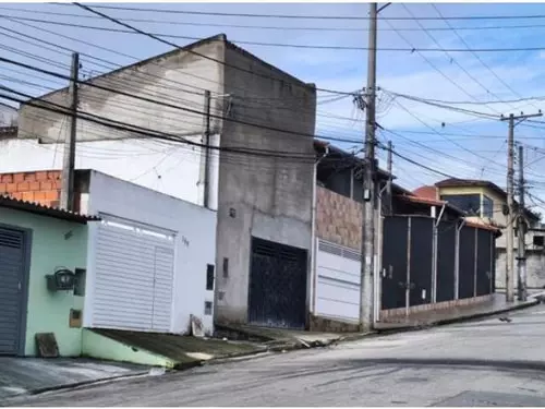 Casa em leilão extrajudicial em Jardim Layr, Mogi das Cruzes — Rua Ipirapema, nº 190