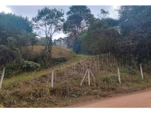 Casa em leilão extrajudicial em Parque das Águas Claras, Campos do Jordão — Avenida Golf, nº 785