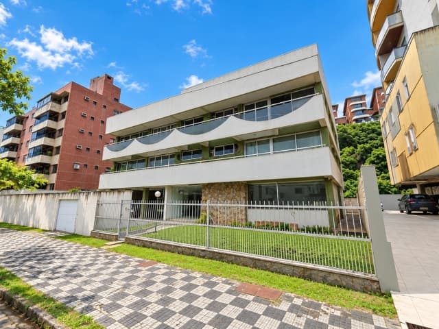 Apartamento em leilão judicial em Vila Júlia, Guarujá — Rua França Pinto, nº 525