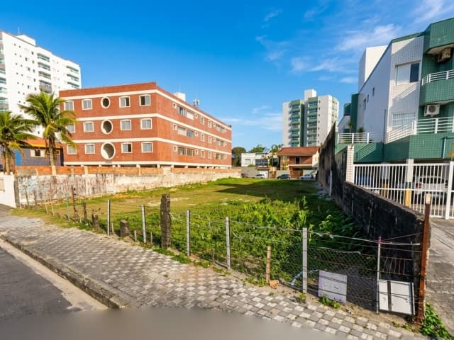Terreno em leilão judicial em Jardim Maraba, Mongaguá — Avenida Governador Mário Covas Júnior, nº 20