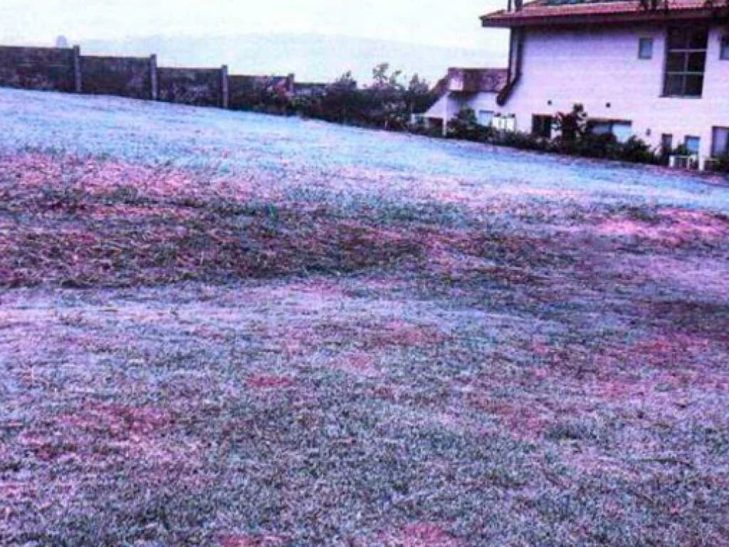 Terreno em leilão judicial em Loteamento Fazenda Dona Carolina, Itatiba — Rua Angelim, Lt 13 da Qd W