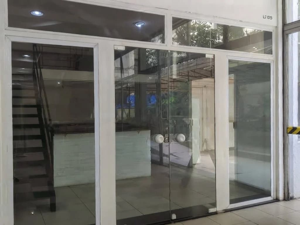 Comercial em leilão extrajudicial em Copacabana, Rio de Janeiro — Avenida Nossa Senhora de Copacabana, 1133