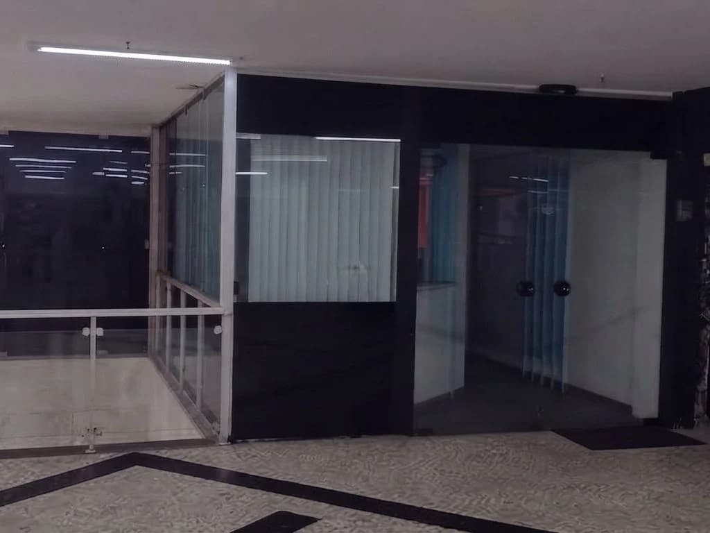 Comercial em leilão extrajudicial em Copacabana, Rio de Janeiro — Avenida Nossa Senhora de Copacabana, 1133