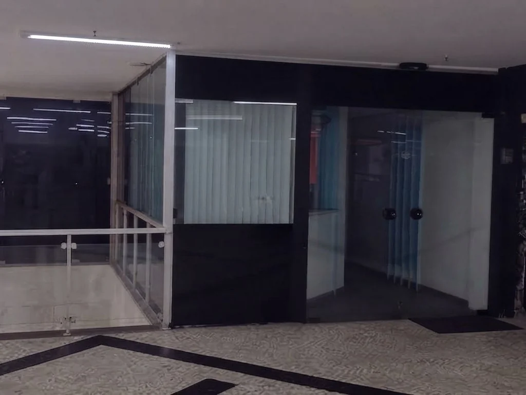 Comercial em leilão extrajudicial em Copacabana, Rio de Janeiro — Avenida Nossa Senhora de Copacabana, 1133