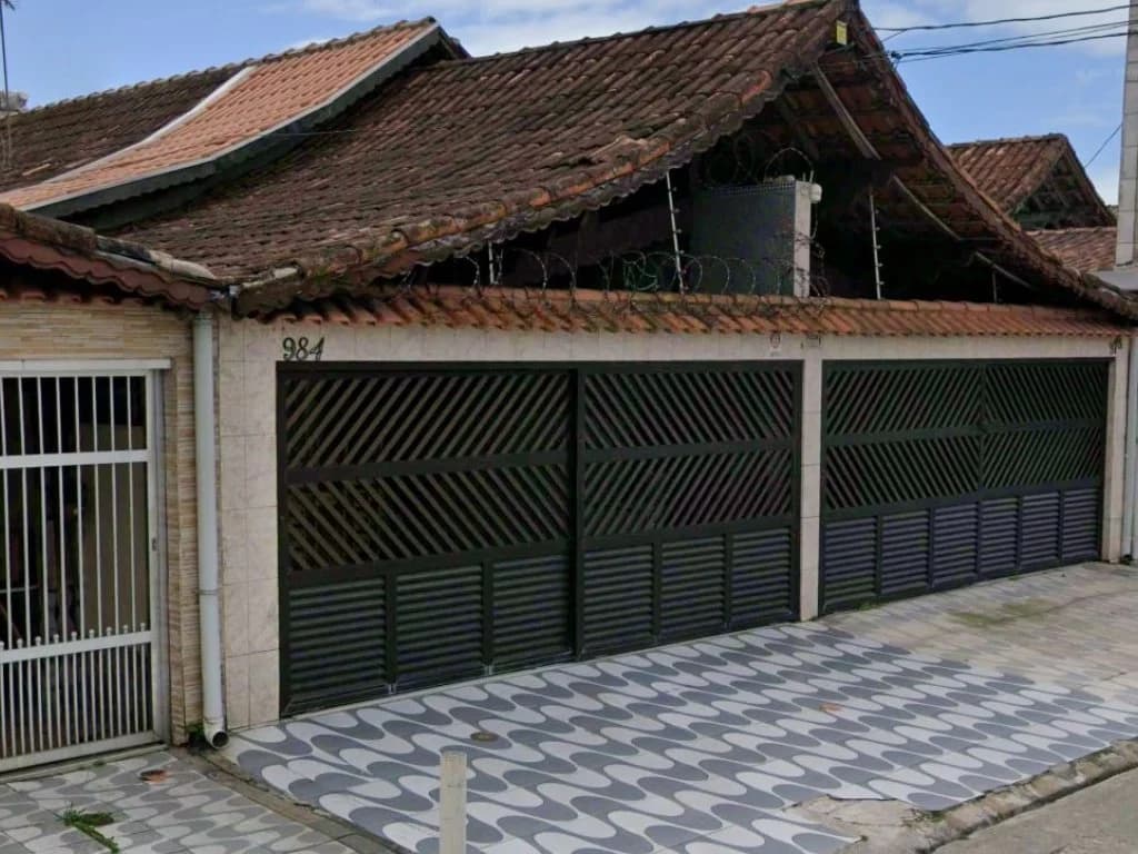 Casa em leilão judicial em Nova Mirim, Praia Grande — Rua Manoel Fernandes Vicente, 984