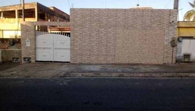 Casa em leilão extrajudicial em Parque Guarus, Campos dos Goytacazes — Rua Cambuci, 11