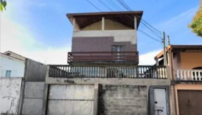 Casa em leilão extrajudicial em Vila Jaci, São José dos Campos — Rua Tibiriçá, 195