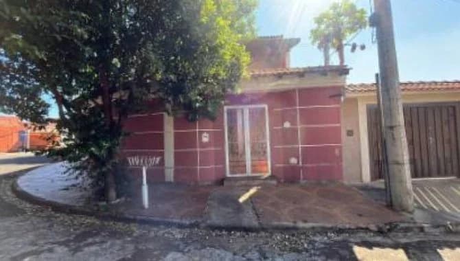 Casa em leilão extrajudicial em Jardim Joaquim Procópio de Araújo Ferraz, Ribeirão Preto — Rua João Mattaraia, 239