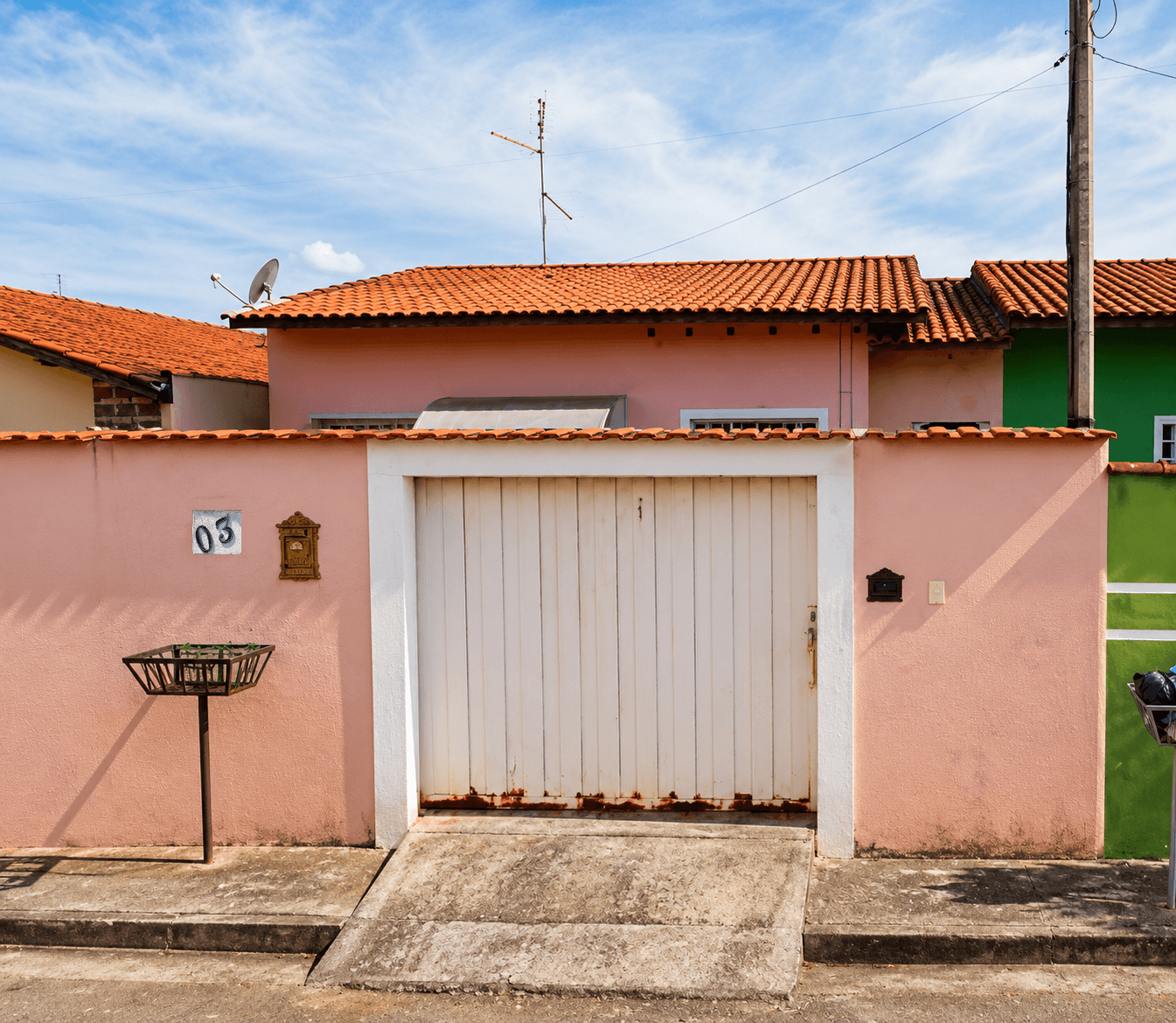 Casa em leilão extrajudicial em Aterrado, Lorena — Rua Doutor Laercio Lincoln Figueira, nº 03
