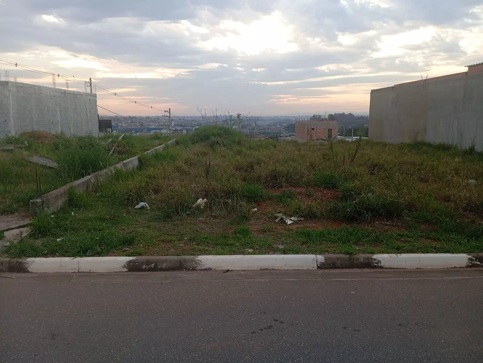 Terreno em leilão extrajudicial em Jardim São João, Suzano — Rua Francisco José da Silva, nº 23