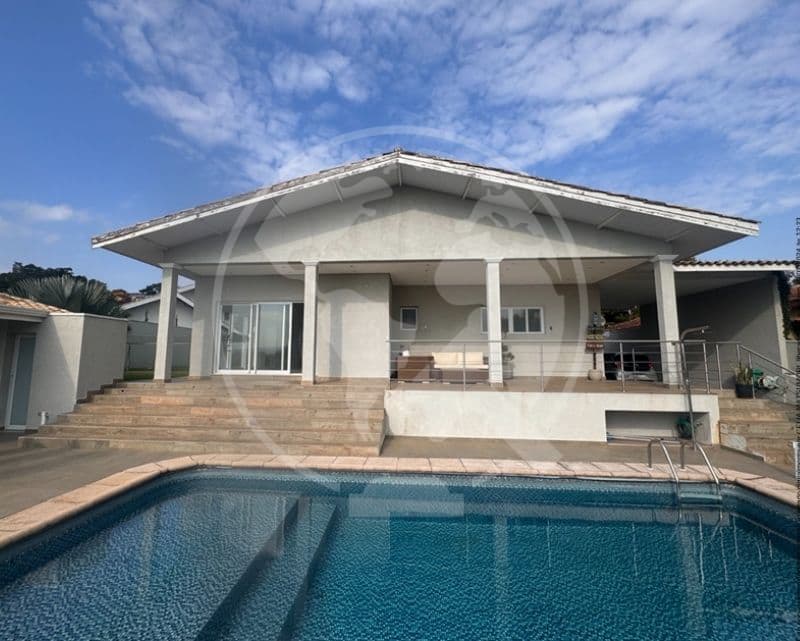 Casa em leilão judicial em Condomínio Flamboyant, Atibaia — Rua das Gralhas, nº 199