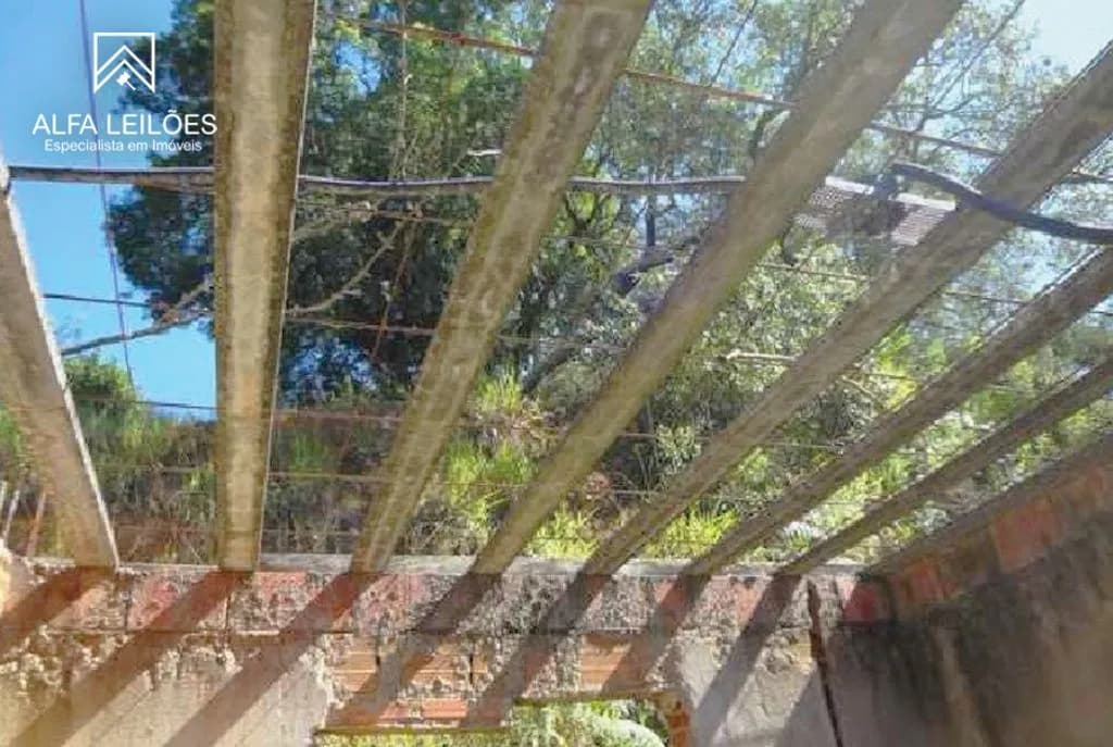 Terreno em leilão judicial em Parque São Pedro, Atibaia — Rua Stepan Jauman, n° 140