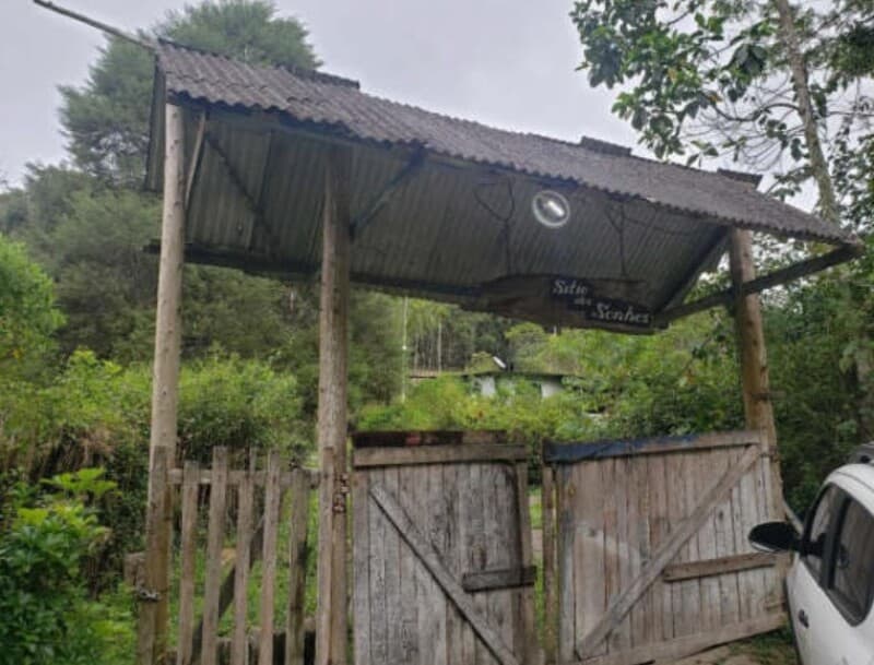Rural em leilão judicial em Ribeirão do Júlio, Miracatu — Estrada do Ribeirão do Júlio, entrada ao lado do posto da Policia Rodoviária Federal, seguindo por 600 mts, na saída km 344 da Rodovia Régis Bittencourt (BR 116)