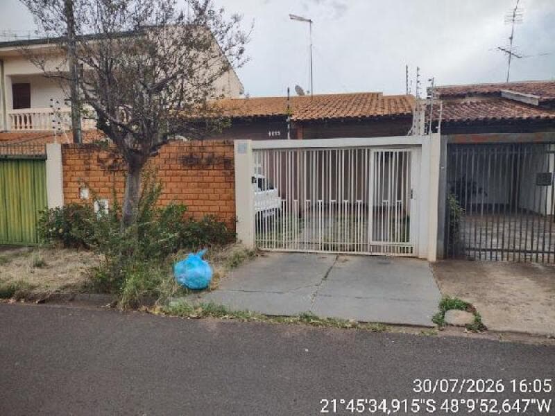 Casa em leilão extrajudicial em Jardim Marivan, Araraquara — Rua Doutor Emílio Ribas, nº 1113, QD I LT 133 E 134