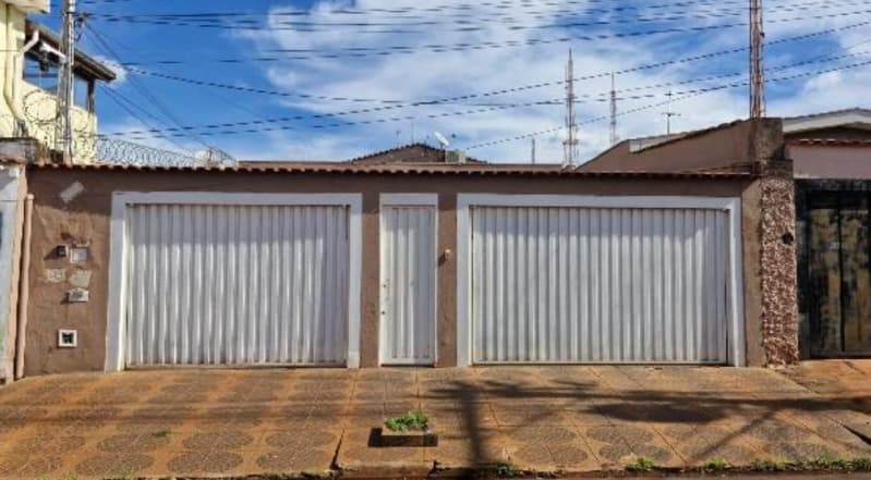 Casa em leilão extrajudicial em Ipiranga, Ribeirão Preto — Rua Maranhão, N. 1713