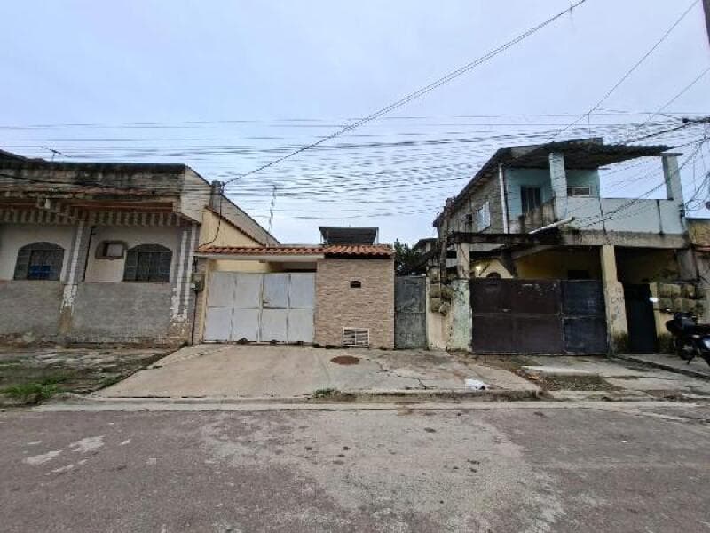 Casa em leilão extrajudicial em Trindade, São Gonçalo — Rua Maceió, nº 40, CS 02 AP 201