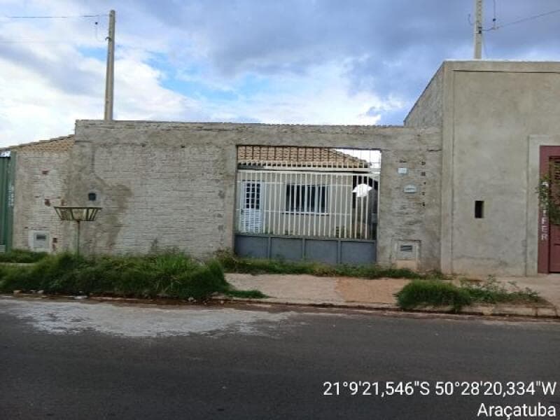 Casa em leilão extrajudicial em Araçatuba — RUA BELARMINO PIRES, N. 726, QD 25 LT 04 ANTIGA RUA SEIS