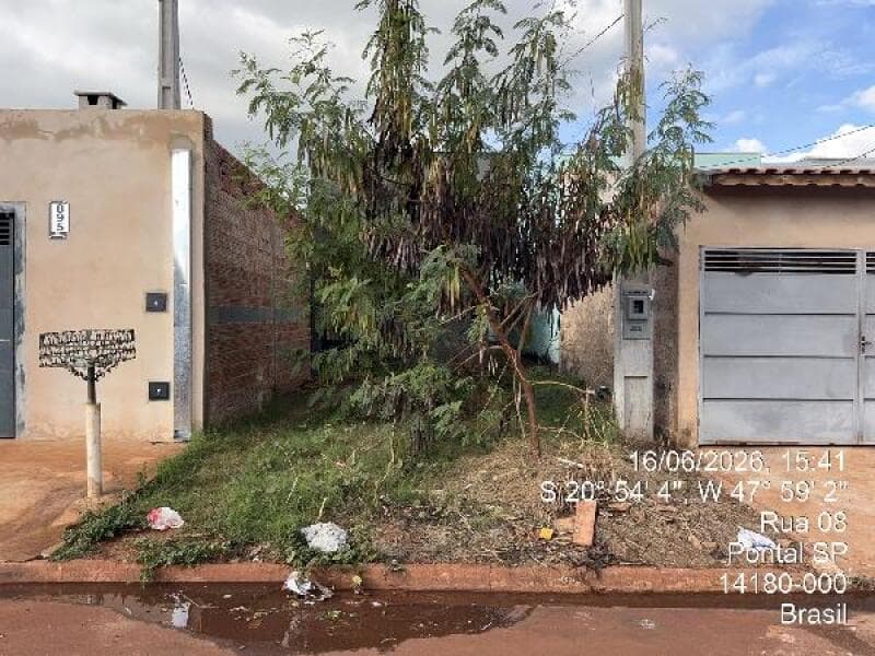 Casa em leilão extrajudicial em Centro, Pontal — Rua Caramuru, nº 899