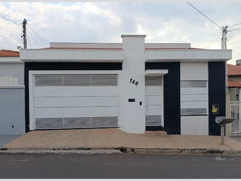 Casa em leilão extrajudicial em Jardim das Bandeiras, Osvaldo Cruz — Rua Polônia, 140