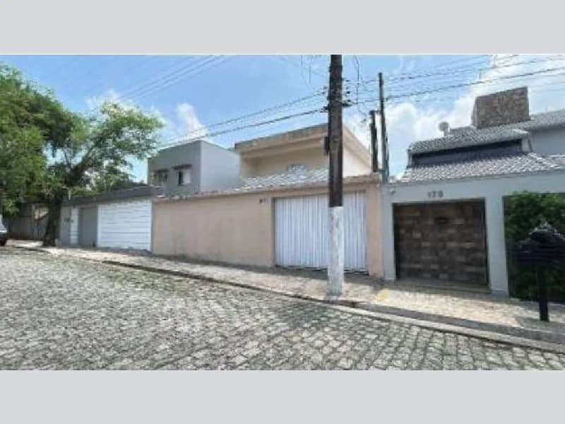Casa em leilão extrajudicial em Rio Grande, São Bernardo do Campo — Rua Daphnis, 200