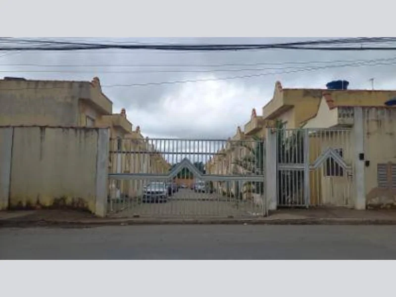 Casa em leilão extrajudicial em Jardim Europa, Suzano — Estrada Takashi Kobata, 2.065