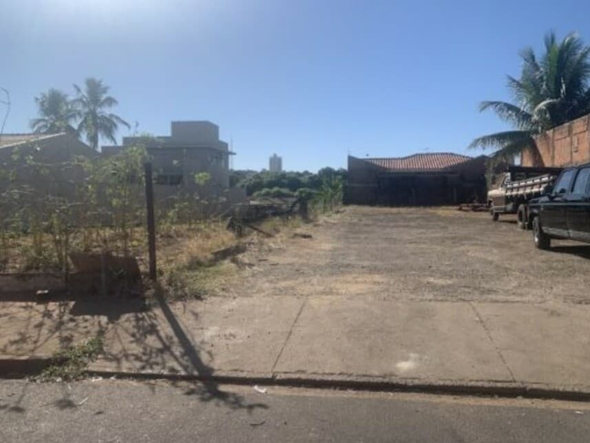 Terreno em leilão judicial em Vila América, Votuporanga — Rua Bolívia, s/n - Lotes 7, 6 e 5, Quadra U