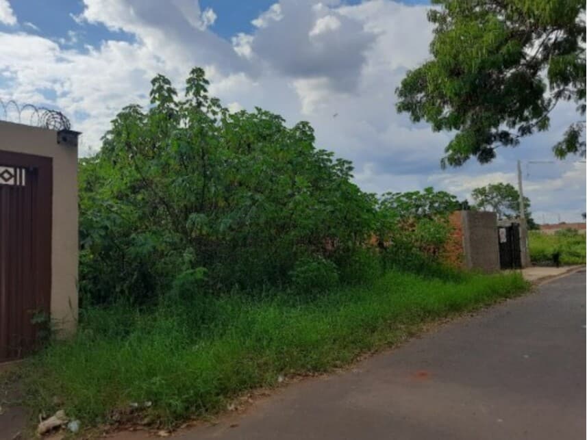 Terreno em leilão judicial em Vila Elisa, Ribeirão Preto — Rua Amparo, s/n - Parte do lote 08, Quadra 93