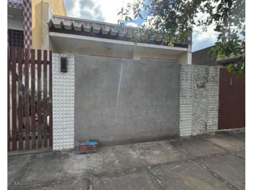Casa em leilão extrajudicial em Parque Turf Club, Campos dos Goytacazes — Avenida Doutor Gilberto Cardoso, nº 314