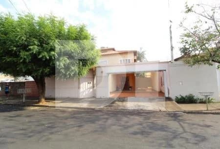 Casa em leilão judicial em Jardim do Prado, Araçatuba — Rua Governador Pedro de Toledo, 2358