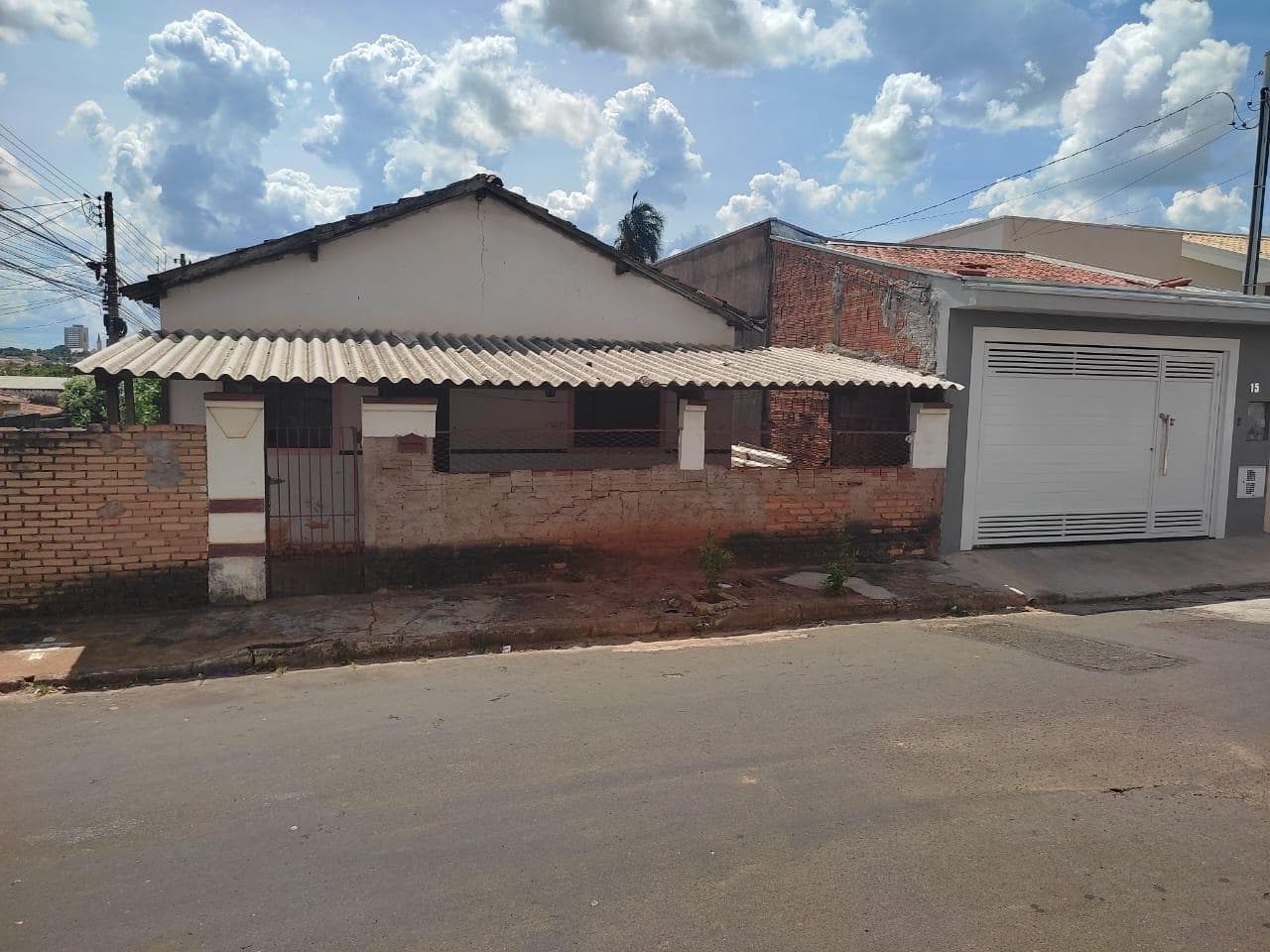 Casa em leilão judicial em Jardim São Pedro, Tupã — Avenida São João, nº 275