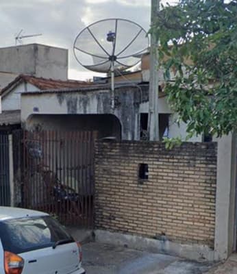 Casa em leilão judicial em Santa Cruz, Mirassol — Rua Padre Ernesto, nº 31-75