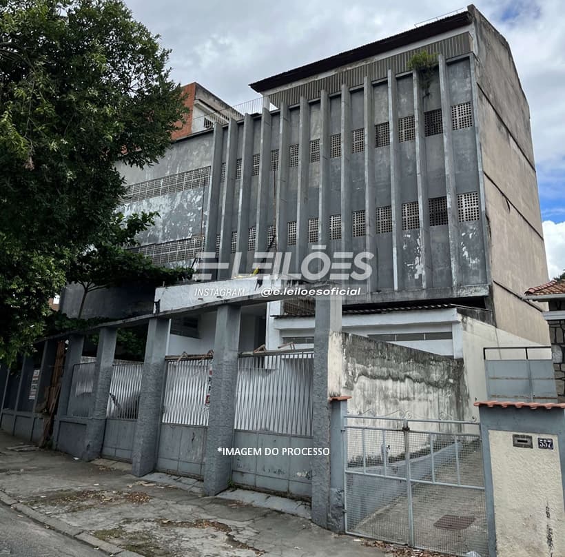 Prédio em leilão judicial em Brás de Pina, Rio de Janeiro — Avenida Antenor Navarro N. 537 e 479