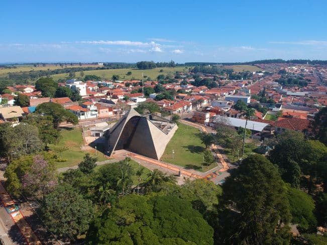 Terreno em leilão judicial em Residencial Albatroz, Cerqueira César — Rua Antonio Carlos de Oliveira