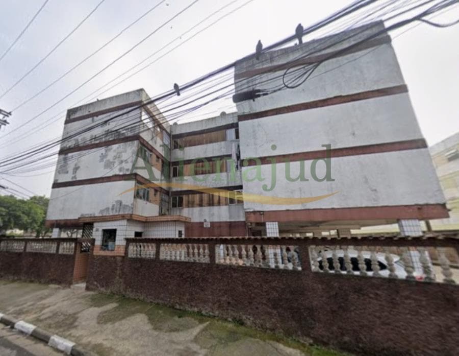 Apartamento em leilão judicial em São Jorge, Santos — Avenida Francisco da Costa Pires, nº 122, apto. 12, porta 05