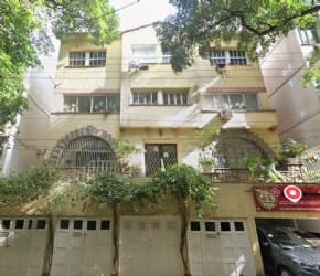 Prédio em leilão extrajudicial em Copacabana, Rio de Janeiro — Rua Santa Clara, nº 327-A
