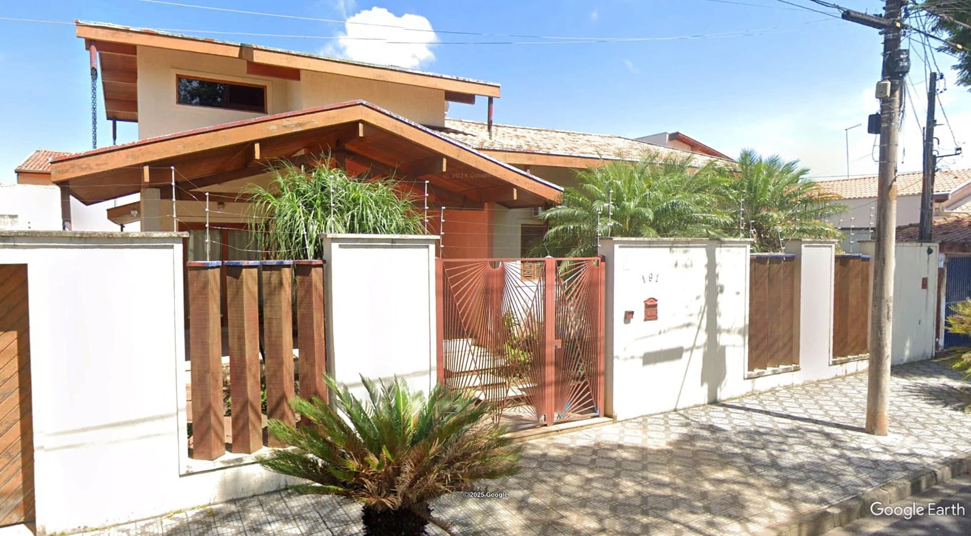 Casa de 274m² em Leilão — Rua Eurico Pereira Pena, nº 191, Vila São Geraldo, Taubaté