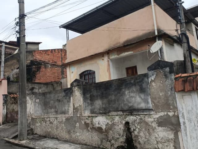 Casa em Leilão — Travessa Professor Assis, n° 68, Morro da Coruja, São Gonçalo