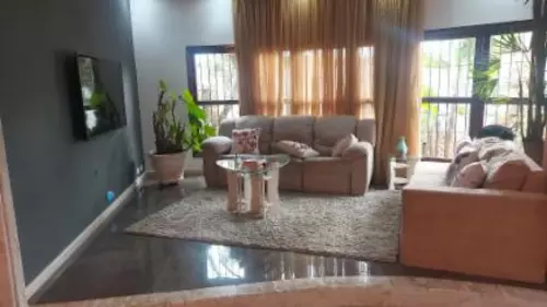 Casa em leilão extrajudicial em Jardim Melvi, Praia Grande — Rua Dos Alecrins, 335