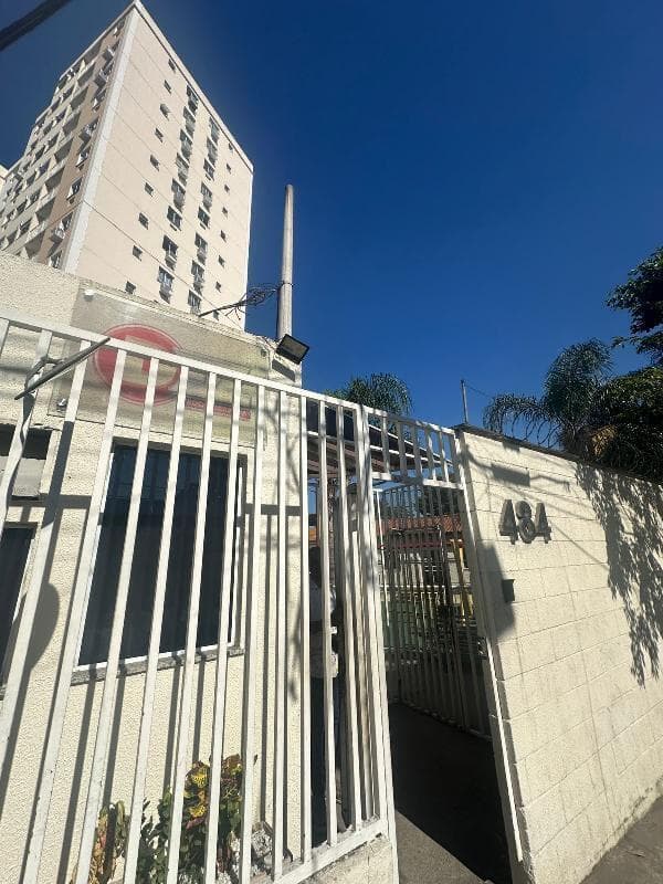 Apartamento em leilão extrajudicial em Rocha Miranda, Rio de Janeiro — Estrada do Barro Vermelho, nº 484, Apto. 1401, BL 01