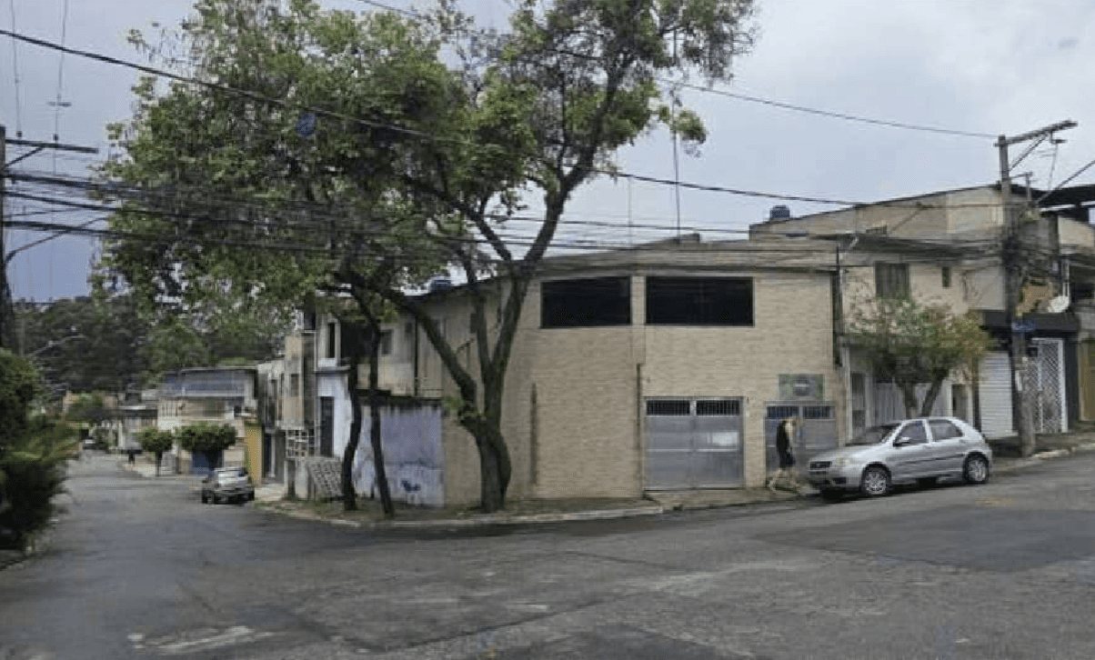 Casa em leilão judicial em Conjunto Habitacional A E Carvalho, São Paulo — Rua Arreio de Prata 01