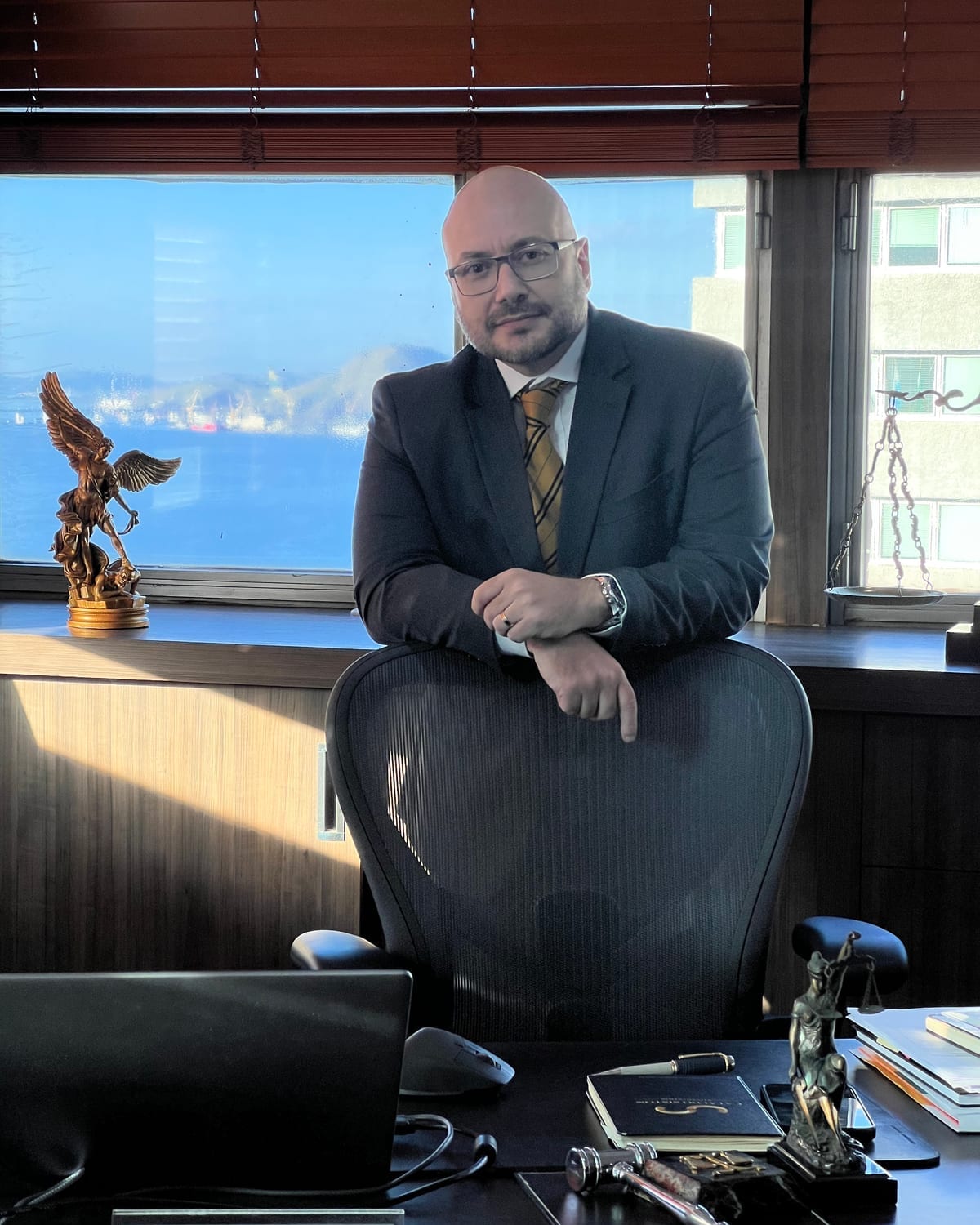 Dr. Raphael Cataldo Siston, sócio fundador do Cataldo Siston Advogados, em seu escritório no Centro do Rio de Janeiro